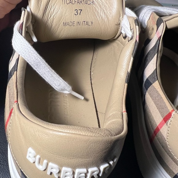 Size 37 Burberry sneaker only worn once - Picture 6 of 7